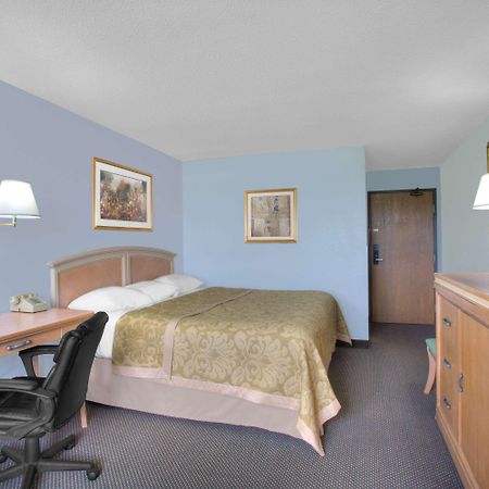 Super 8 By Wyndham Augusta Hotel Exterior foto