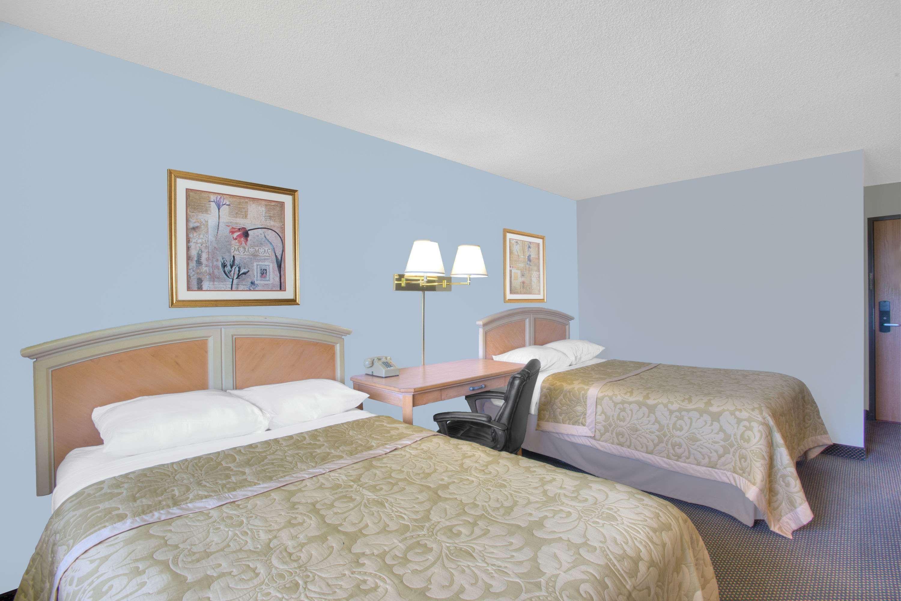 Super 8 By Wyndham Augusta Hotel Exterior foto