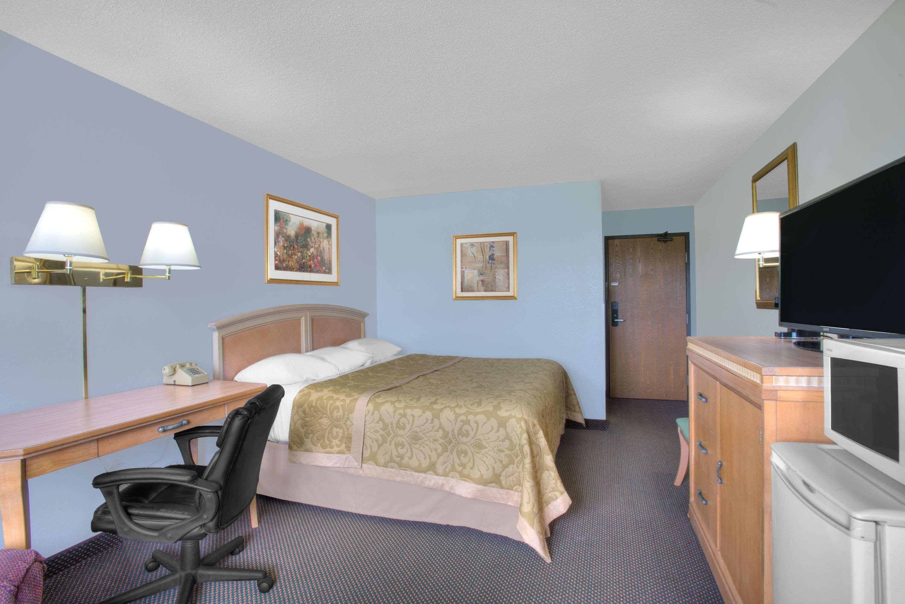 Super 8 By Wyndham Augusta Hotel Exterior foto