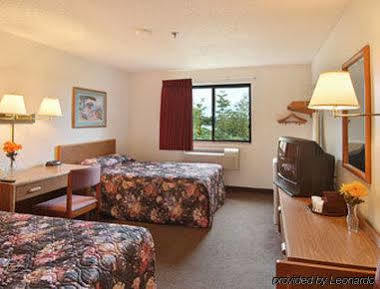 Super 8 By Wyndham Augusta Hotel Exterior foto